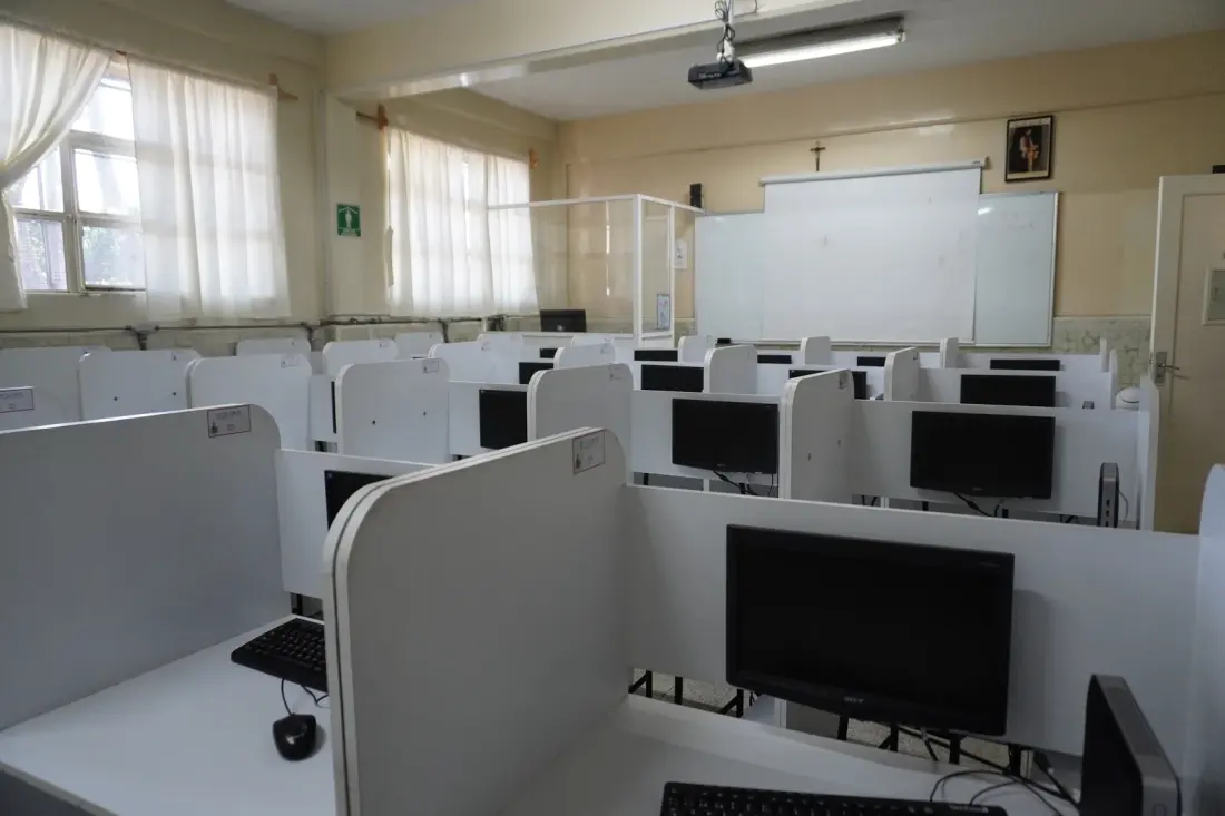 Aula de cómputo y laboratorio